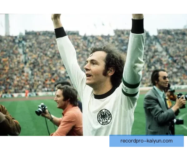 贝肯鲍尔战术演变史：从防守型中后卫到现代足球战术的奠基人