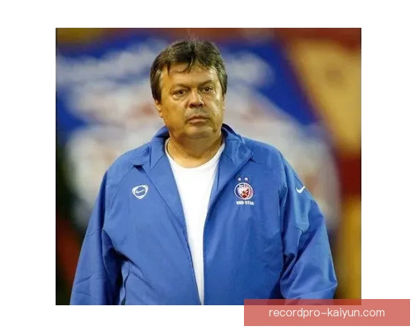 诺维奇在降级后积极调整阵容，迎接新赛季挑战